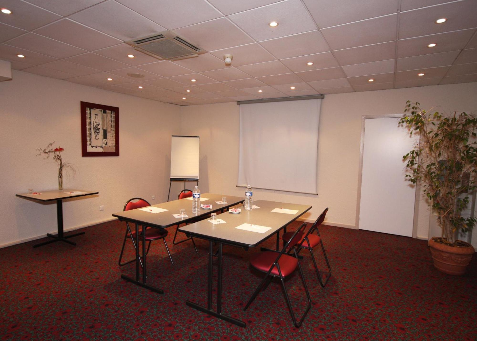 Ibis Clermont Ferrand Sud Herbet Экстерьер фото
