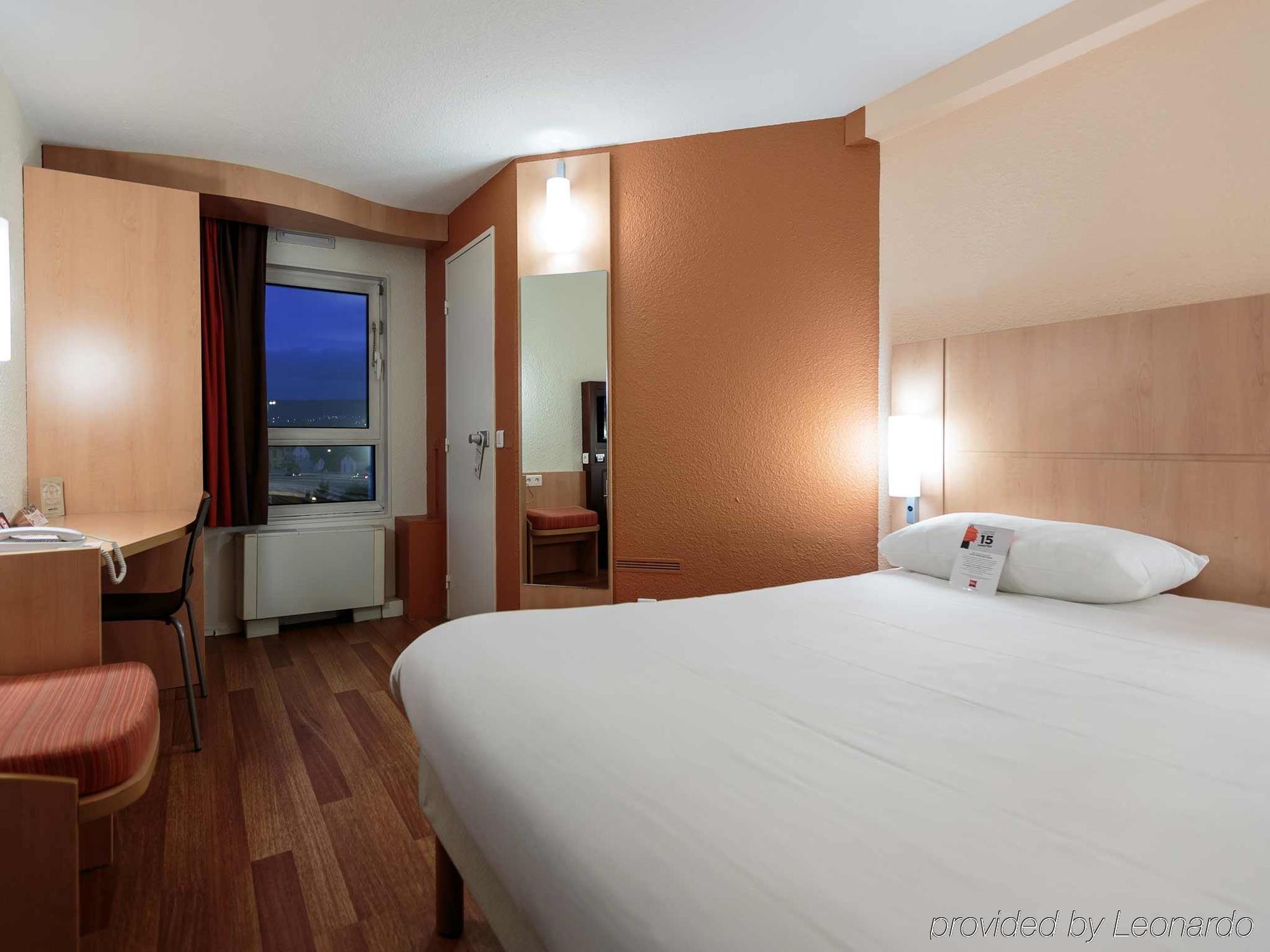 Ibis Clermont Ferrand Sud Herbet Экстерьер фото