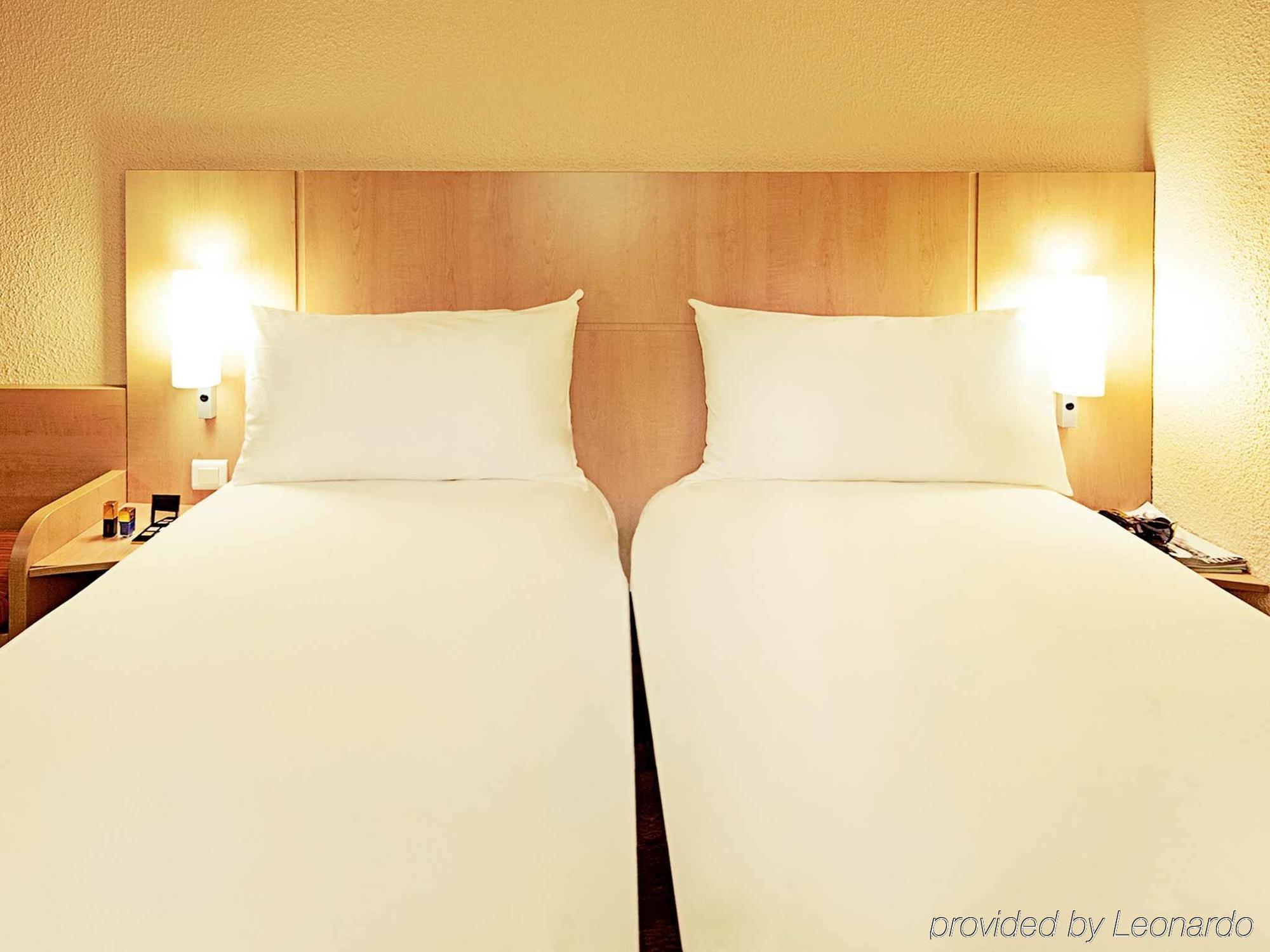 Ibis Clermont Ferrand Sud Herbet Экстерьер фото